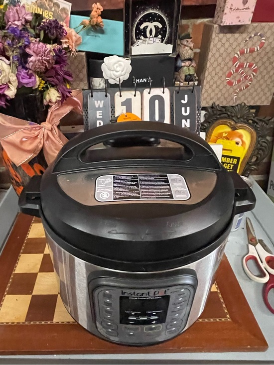 Instant Pot Other - Instant Pot Duo 7-in-1 electric pressure cooker, a stainless steel finish